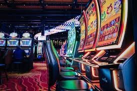 Antarmuka pemain Evolution Gaming di slot toto88 dengan pilihan kamera, tombol taruhan, dan info status meja